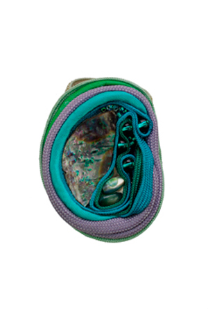 ring: textiel, abalone, parelmoer, glaskralen